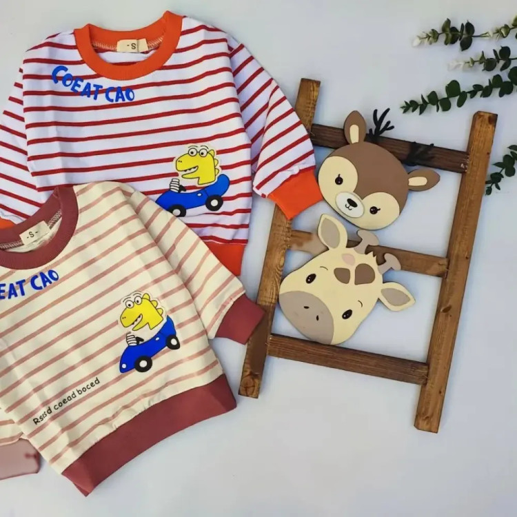 بلوز تک بچهگانه طرح دایناسور راه راه اسپرت وارداتی