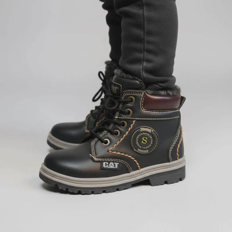 نیم بوت پسرانه چرم مصنوعی مشکی مدل بند و زیپ کد 211
