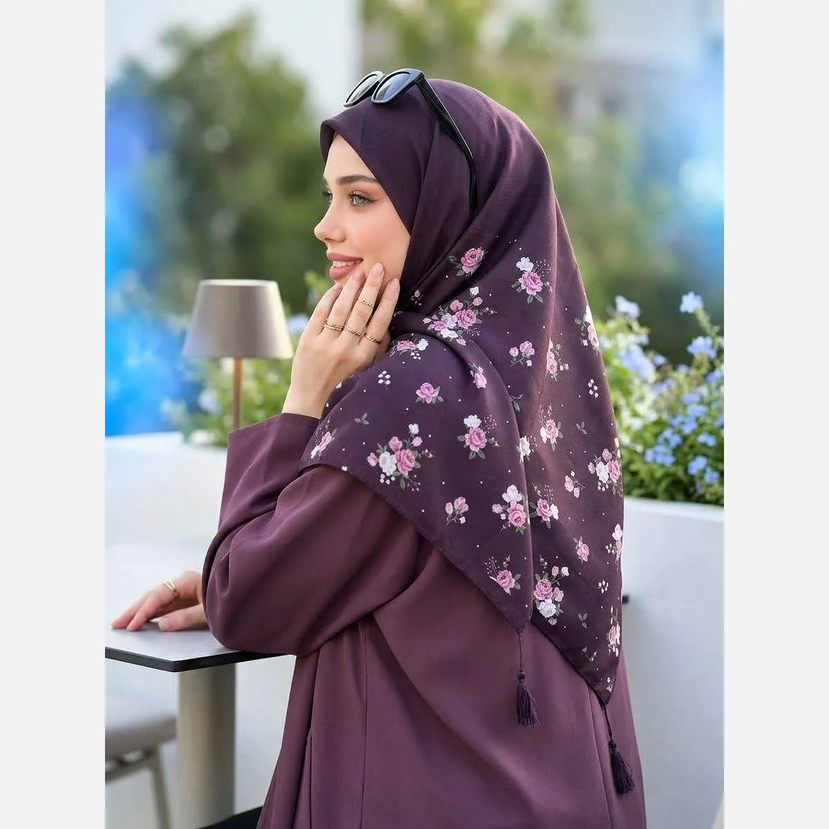 روسری نخی قواره بلند بنفش با طرح گل